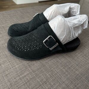 Vionic  women’s moca Black Perforated Suede mule sz 7 new no box